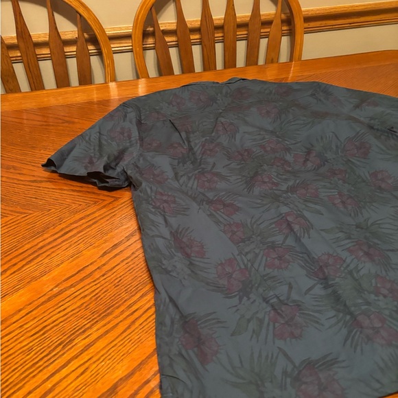 Men's Floral Patterned Button Down Shirt - Picture 8 of 11